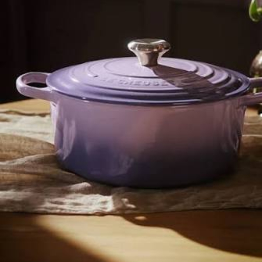 Nồi gang tròn Le Creuset Signature 18cm màu tím