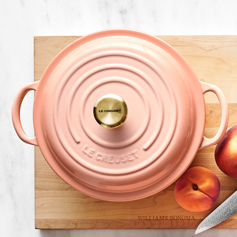 Nồi gang tròn Le Creuset Signature 24cm màu đào peche&nbsp;- Sử dụng được với các loại bếp, bao gồm cả bếp cảm ứng.