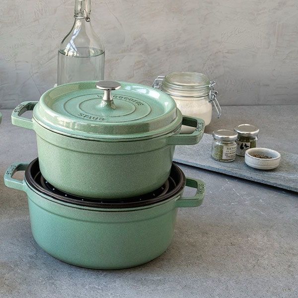 Nồi gang tròn Staub 20cm màu xanh sage An toàn, chống nóng, giữ hương vị của thực phẩm