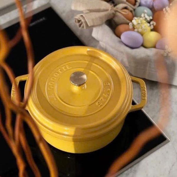Nồi gang tròn Staub 22cm an toàn, chống nóng, giữ hương vị của thực phẩm