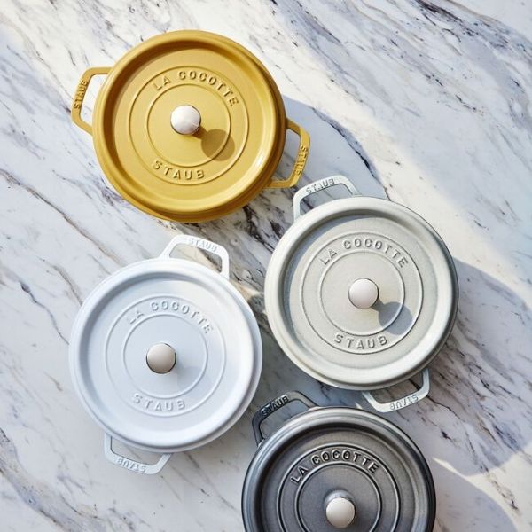 Nồi gang tròn Staub sử dụng cho nấu súp, món hầm, cà ri, nước sốt, nấu chậm, nướng bánh mì, v.v.