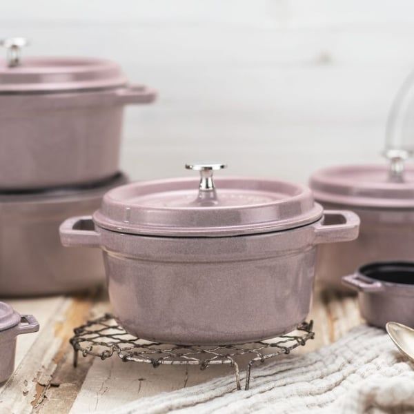 Nồi gang tròn Staub 24cm Pink Blossom có thể sử dụng được ở nhiệt độ từ -20°C đến 250°C