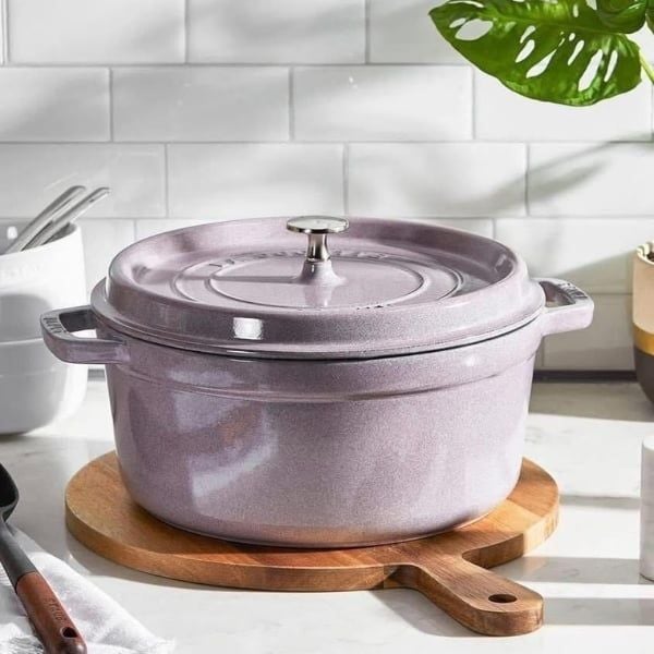 Nồi gang tròn Staub 24cm Pink Blossom có thể sử dụng được ở nhiệt độ từ -20°C đến 250°C