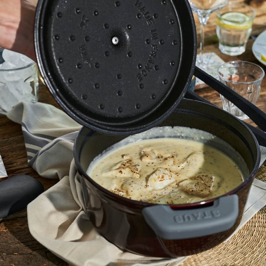 Nồi gang tròn Staub 26cm An toàn, chống nóng, giữ hương vị của thực phẩm