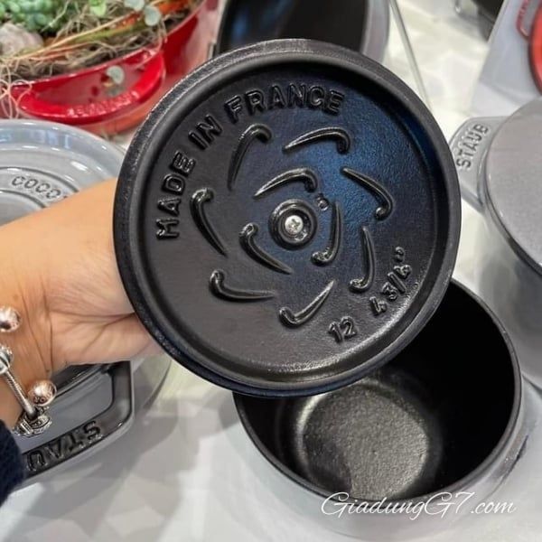 Nồi gang tròn Staub Gohan 12cm 0.75L Thiết kế để tối ưu hoàn hảo trong nấu ăn