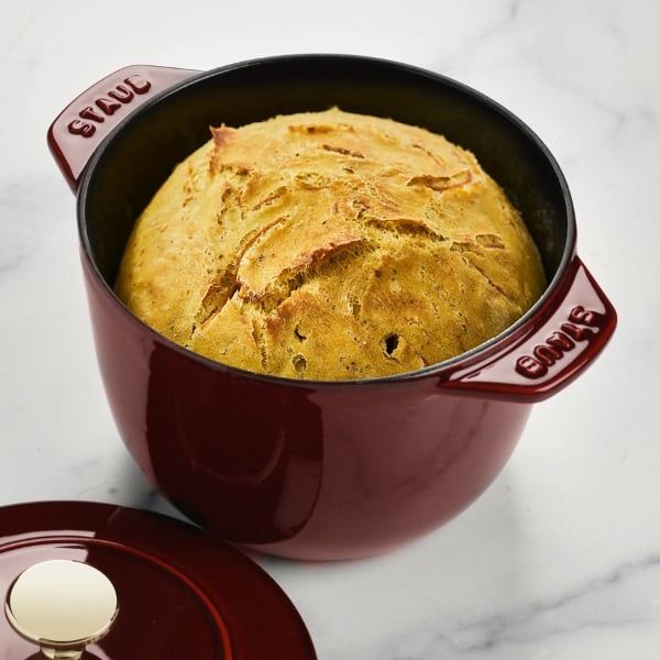 Nồi gang tròn Staub&nbsp;Chistera 16cm 1.75L Phân phối nhiệt đều giúp ngăn ngừa cháy hoặc dính