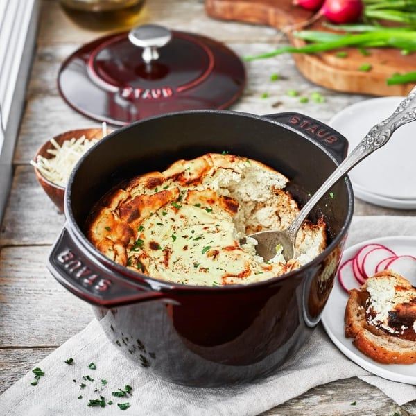 Nồi gang tròn Staub&nbsp;Chistera 16cm 1.75L có khả năng giữ nhiệt tuyệt vời của gang