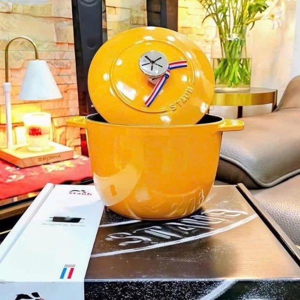 Nồi gang tròn Staub Chistera 16cm 1.75L Dung tích 1,75 lít, thích hợp để hấp cơm và ninh súp