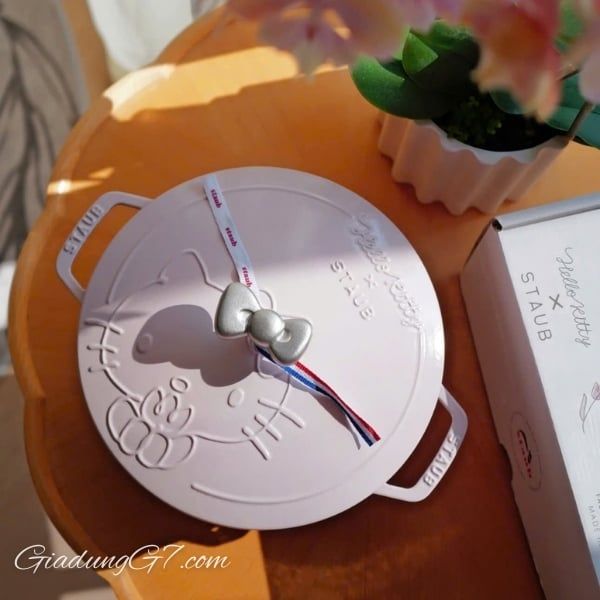 noi-gang-tron-staub-hello-kitty-limited-24cm