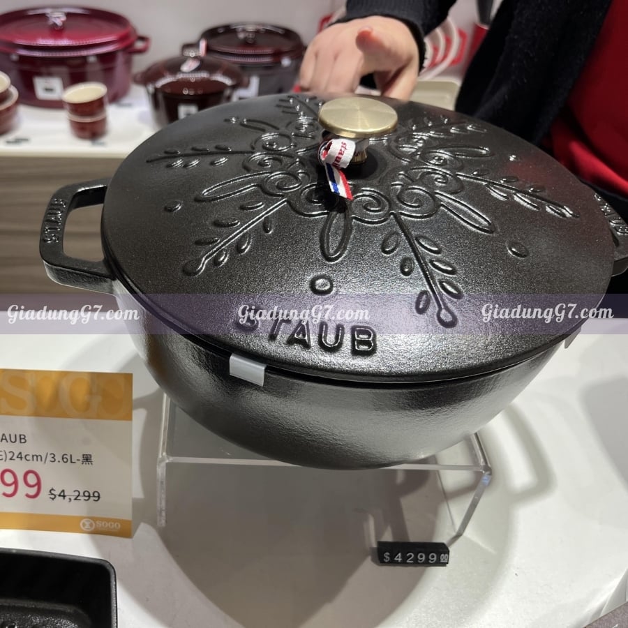 Nồi gang Staub Snowflake Winter 24cm&nbsp;Khả năng phân phối và giữ nhiệt vượt trội mà gang nổi tiếng