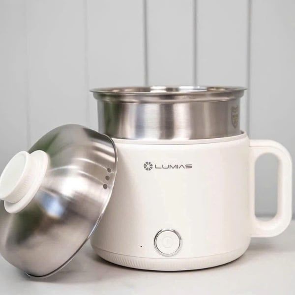 Nồi lẩu điện Lumias LM-PM606&nbsp;dung tích 1.6L mang đến vẻ đẹp hiện đại và tinh gọn cho gian bếp nhờ thiết kế nhỏ nhắn, thanh lịch