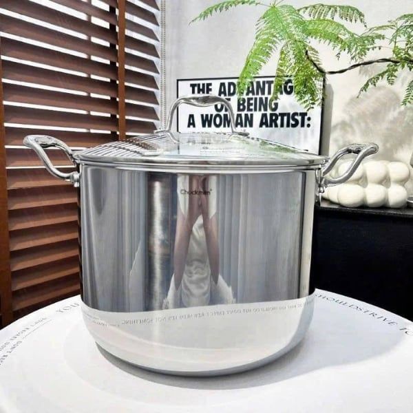 Nồi luộc gà Chockmen 32cm 17L Cấu tạo 3 lớp nguyên khối : lớp trong cùng tiếp xúc thực phẩm là inox18/10