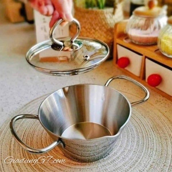 Nồi mini Chockmen CKM16 12.5cm Nồi có thang đo định lượng được khắc bằng laser bên trong lòng nồi, an toàn khi sử dụng. Không sợ bong tróc