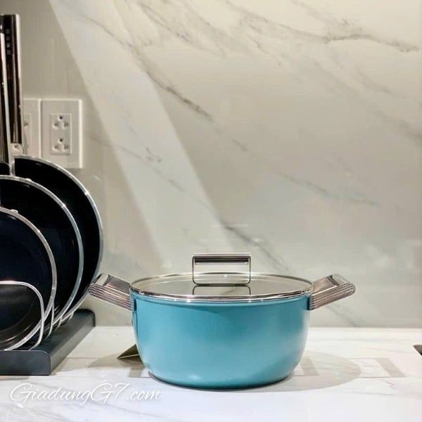Nồi Smeg CSF2412EGM 24cm 4.6L - Màu Xanh Ngọc Thích hợp cho tất cả các bếp nấu và lò nướng lên đến 250°
