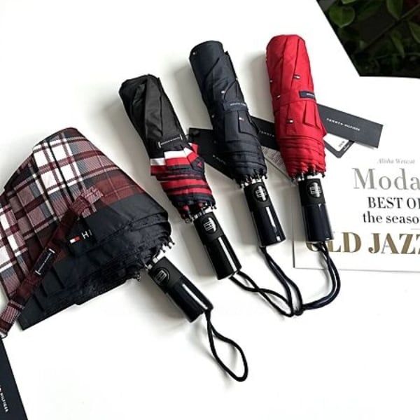 Ô Tommy Hilfiger được làm bằng vải chống thấm nước