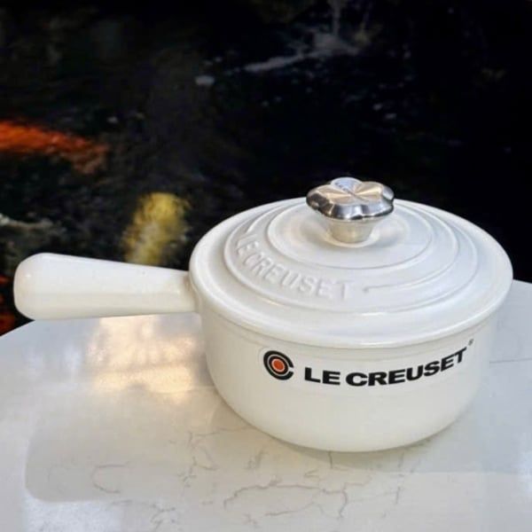 Quánh Le Creuset 16cm 1L Loại gang nhẹ nhất tính theo lít trên thị trường.