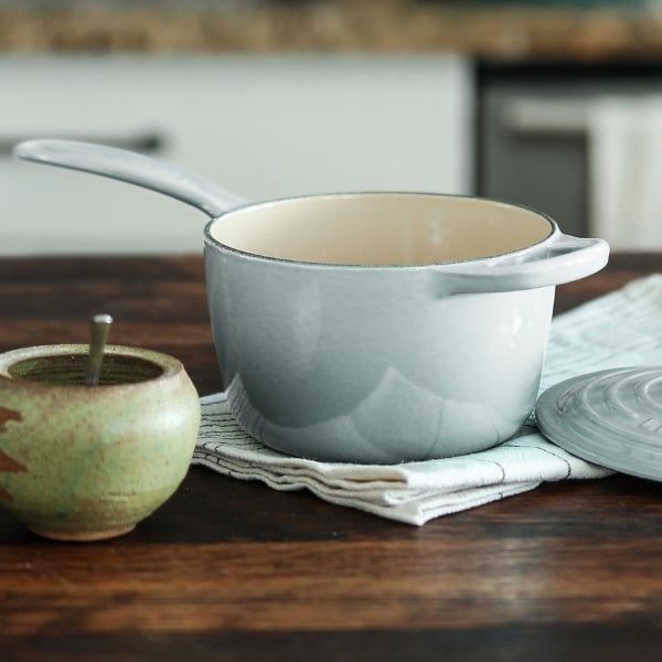 Quánh Le Creuset Sea Salt 16cm 1.5L Sẵn sàng sử dụng, không cần ướp gia vị.