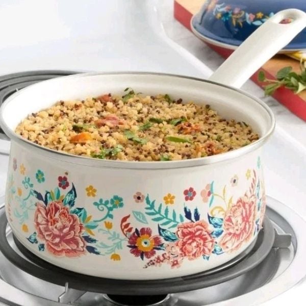 Quánh có nắp The Pioneer Woman Keepsake Floral 2 lít tráng men thép là vật dụng thiết yếu trong nhà bếp