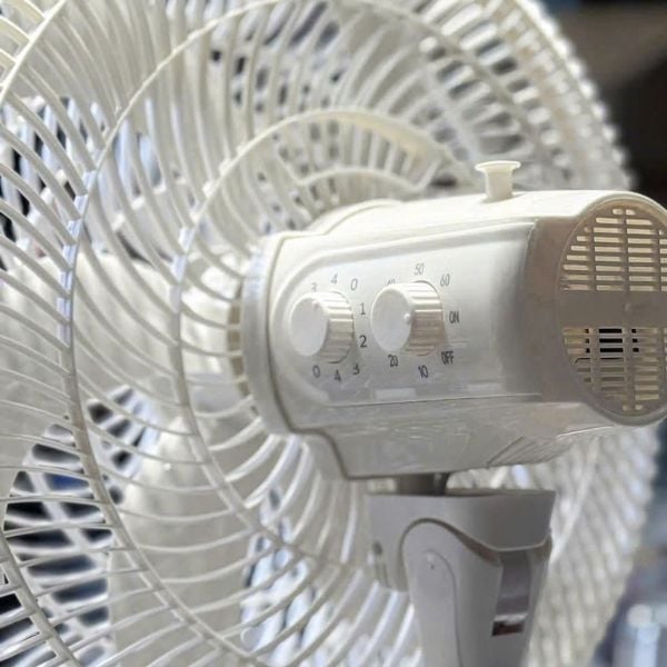 Quạt Sàn 2Lock Model 2025 – 4 tốc độ gió – Linh hoạt cho mọi nhu cầu