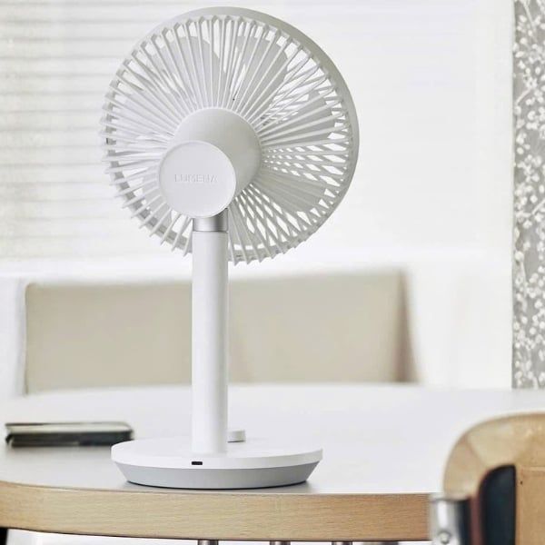 Quạt tích điện để bàn Lumena Fan Prime 3&nbsp;là giải pháp lưu thông không khí được thiết kế để hòa hợp hoàn hảo với mọi không gian sống trong nhà hoặc ngoài trời.