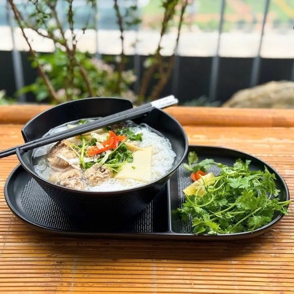 Set 2 bát ăn phở kèm 2 đĩa của Royal Berlin,&nbsp;thương hiệu sứ cao cấp, mã vạch Đức chất lượng chuẩn Âu.