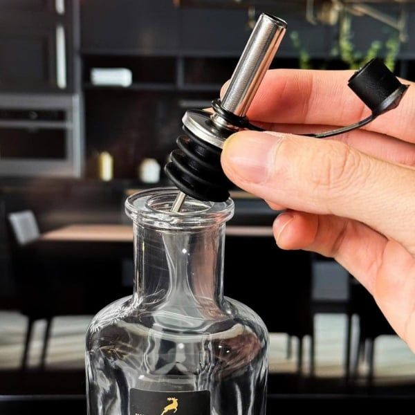 Set 2 bình đựng dầu giấm pha lê Killarney  Bộ sản phẩm pha lê Killarney với thiết kế vượt thời gian gồm bình đựng dầu, giấm&nbsp;sẽ làm nổi bật mọi phong cách trang trí.