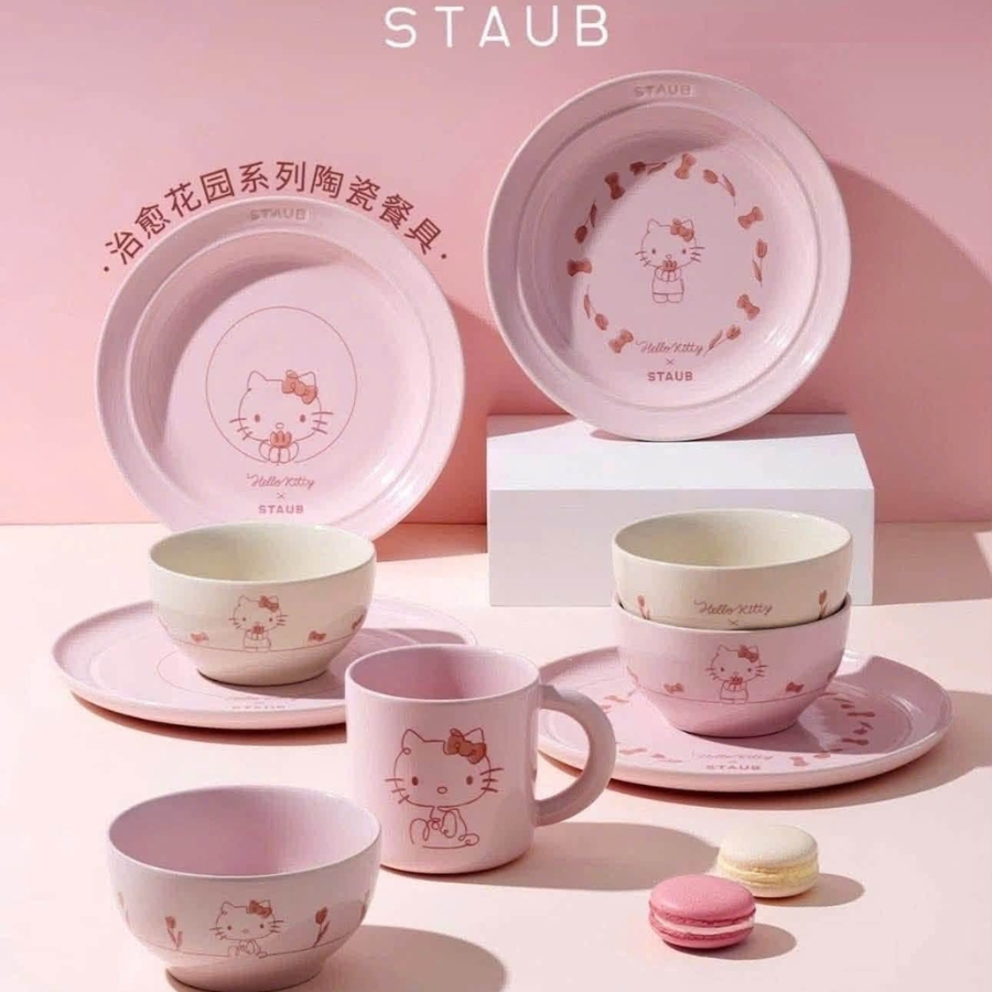 Với kích thước 12 cm, bộ bát có kiểu dáng nhỏ gọn, phù hợp sử dụng trong nhiều tình huống khác nhau trên bàn ăn