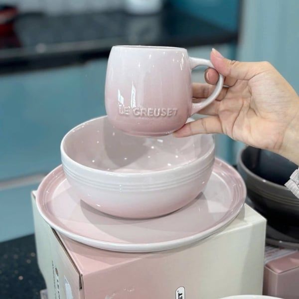 Set 4 cốc Le Creuset 320ml dáng bầu Chất liệu stoneware cao cấp, bền bỉ, dùng tốt hằng ngày