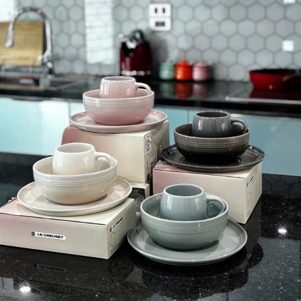 Set 4 cốc Le Creuset 320ml dáng bầu Chất liệu stoneware cao cấp, bền bỉ, dùng tốt hằng ngày