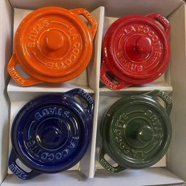 Set 4 nồi gốm mini Staub 200ml Thích hợp để chuẩn bị và phục vụ theo từng phần.