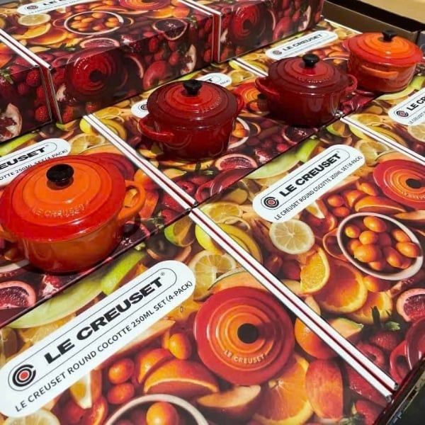 Set 4 thố có nắp LeCreuset mini Không sử dụng trên bếp hoặc bất kỳ nguồn nhiệt trực tiếp nào khác.