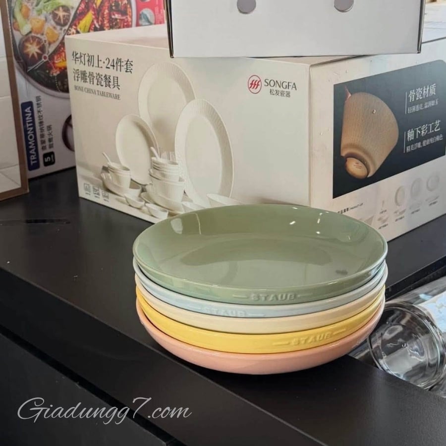 Set 5 đĩa sâu lòng Staub 22cm màu pastel 650ml Chất liệu sứ cao cấp: Được làm từ sứ ceramic bền bỉ