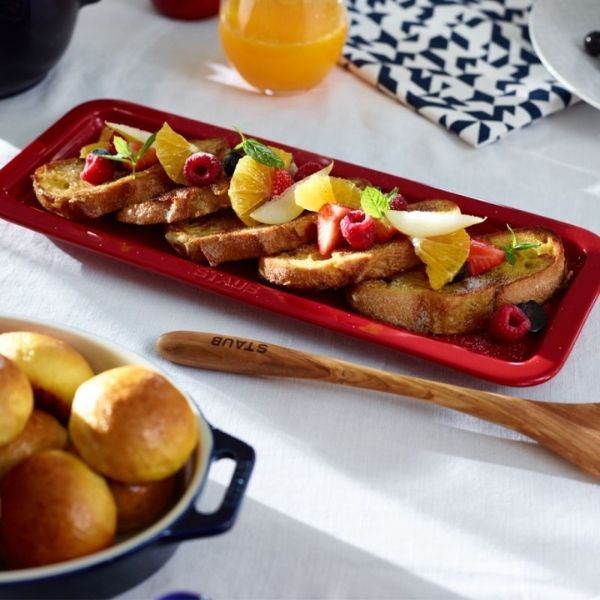 Set 5 món gốm sứ Staub Cafe Gourmand màu anh đào - Thêm chút màu sắc đẹp mắt cho bàn ăn bằng chiếc đĩa này.