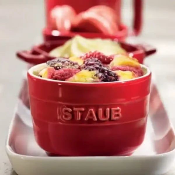 Set 5 món gốm sứ Staub Cafe Gourmand màu anh đào Dễ dàng vệ sinh nhờ bề mặt tráng men