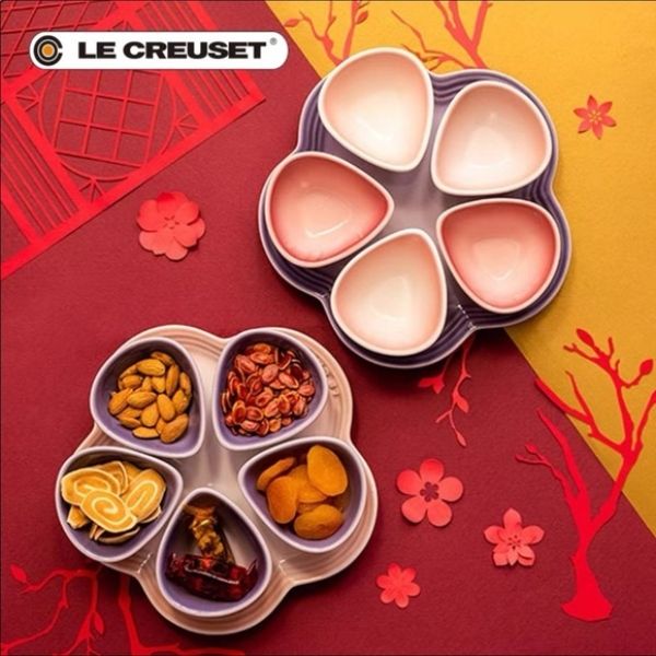 Set bát chấm hình cánh hoa Le creuset - Màu&nbsp;Tím  Bộ 5 đĩa đựng hoa từ LE CREUSET bền, thanh lịch, đẹp mắt, được làm từ chất liệu tốt. Chắc chắn và bền bỉ, sử dụng lâu dài.