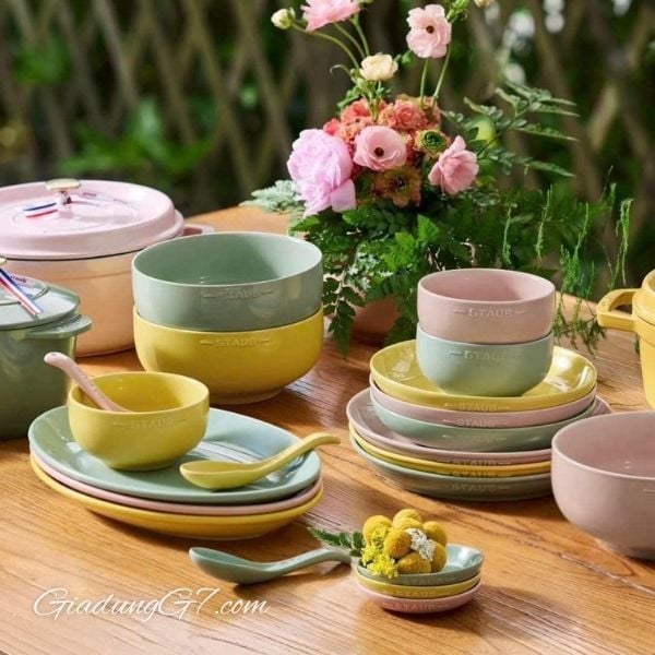 Set bát đĩa Staub 10 món - Màu Hồng/Xanh/Vàng – Thêm Ngọt Ngào Cho Bàn Ăn