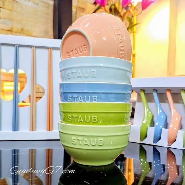 Staub 18 món - Bộ 6 bát cơm Staub Macaron 12cm kèm đũa, thìa&nbsp;An toàn khi sử dụng trong &nbsp;lò nướng, lò vi sóng hay máy rửa bát