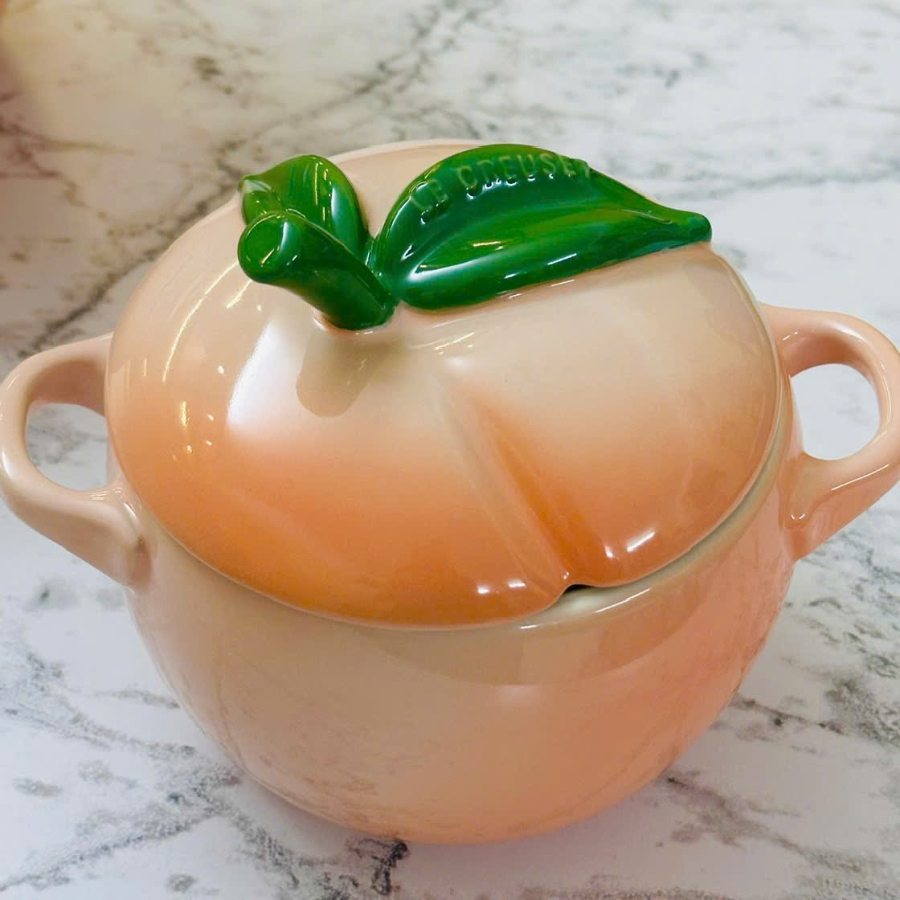 Thố sứ Le Creuset 580ml quả đào peche An toàn khi sử dụng trong lò vi sóng và lò nướng ở nhiệt độ lên đến 260°C.