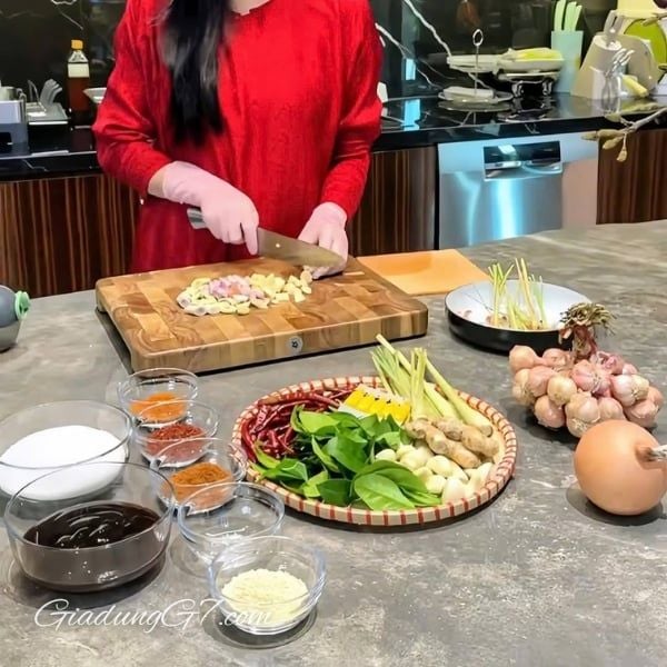 Thớt gỗ đặc WMF Fortenberg 30x42cm Bề mặt làm việc rộng