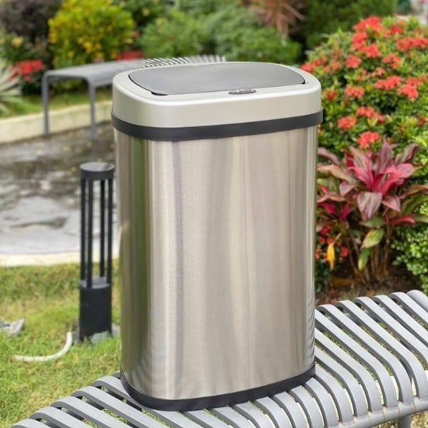 Thùng rác cảm biến LETEK LS50 50 lít được trang bị cảm biến thông minh với tốc độ phản hồi chỉ 0.3 giây. Chỉ cần vẫy tay nhẹ trong vùng cảm ứng
