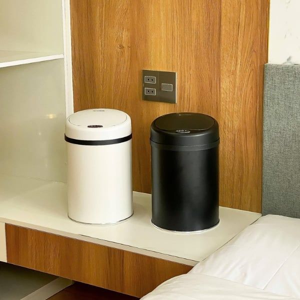 Thùng rác cảm biến LETEK LR12 12 lít được trang bị cảm biến thông minh với tốc độ phản hồi chỉ 0.3 giây. Chỉ cần vẫy tay nhẹ trong vùng cảm ứng