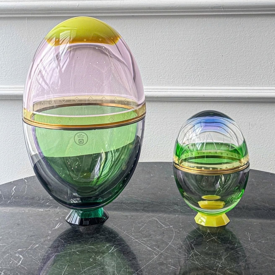 Trứng Fantasia size L Reflections Copenhagen 18cm Với hai phần lồng vào nhau tinh tế, vươn lên duyên dáng từ một đế pha lê