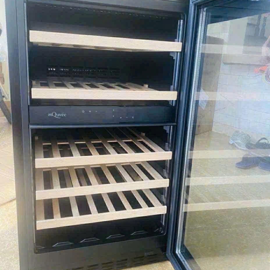 Tủ lạnh đựng rượu mQuvée WineCave 800 50D Fullglass 46 chai màu đen