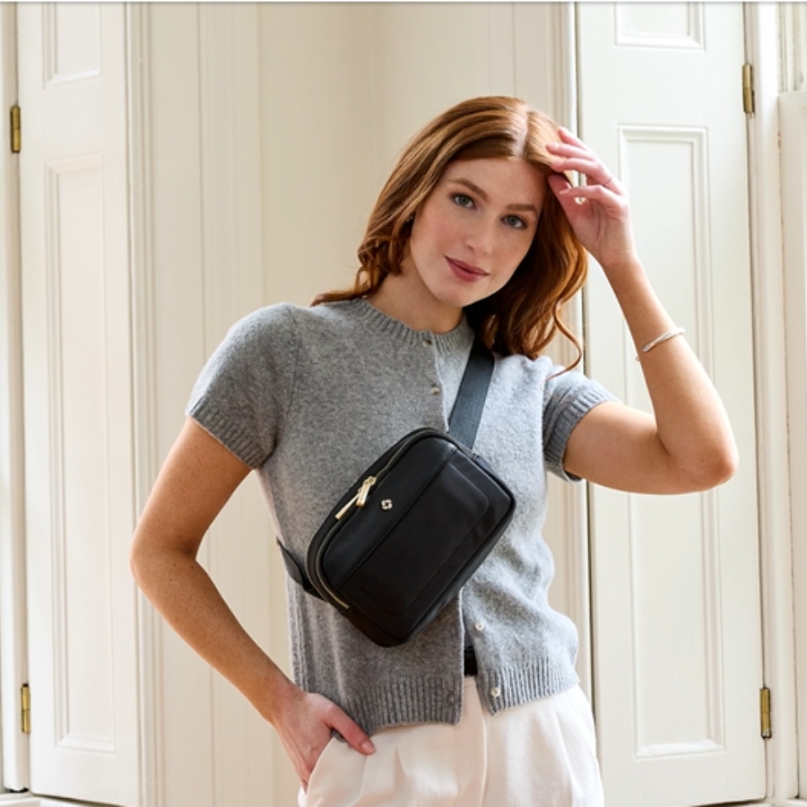 Túi Samsonite Mobile Solution 2 RFID Waist Pack Túi đeo chéo RFID đa năng thích ứng với nhiều phong cách – bạn có thể đeo như túi đeo hông, túi đeo chéo hoặc túi đeo vai.
