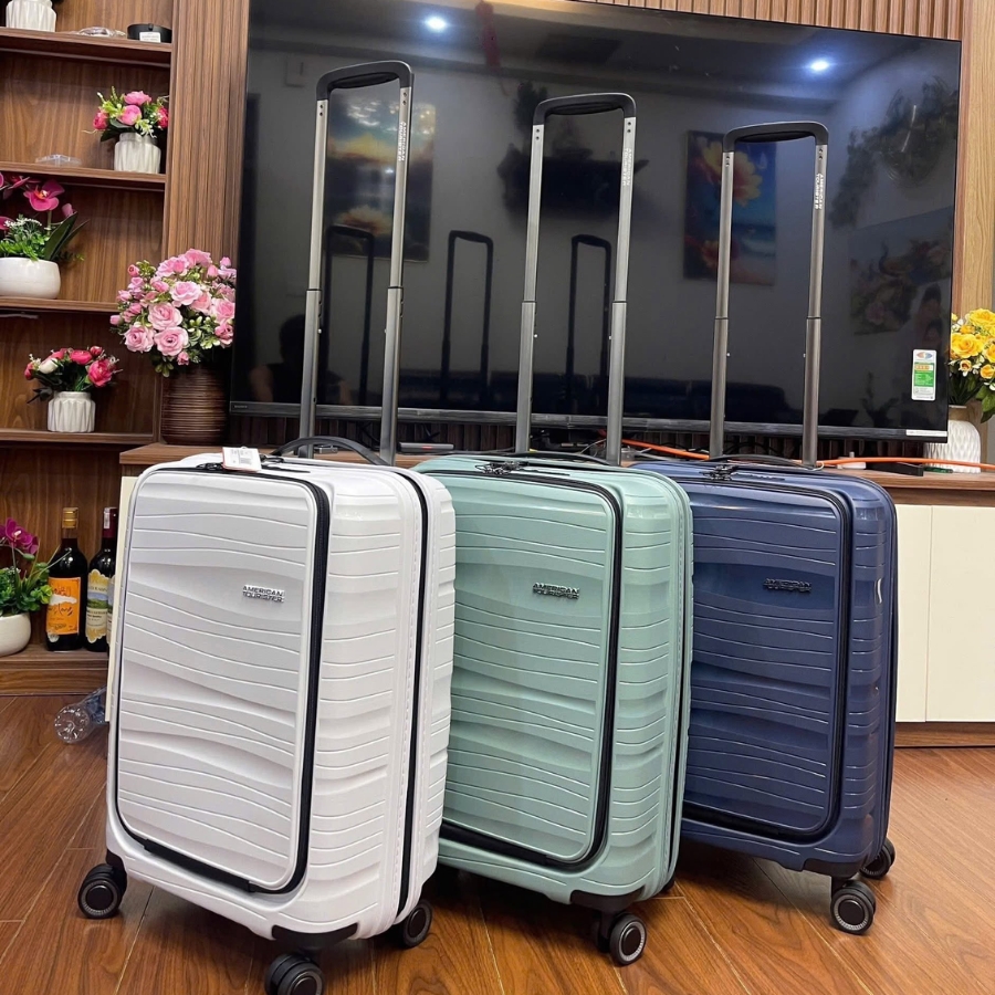 Với Vali American Tourister Haima NF9 size 20 cabin, chuyến đi của bạn hứa hẹn sẽ thật phong cách, nhỏ gọn và nhẹ nhàng.