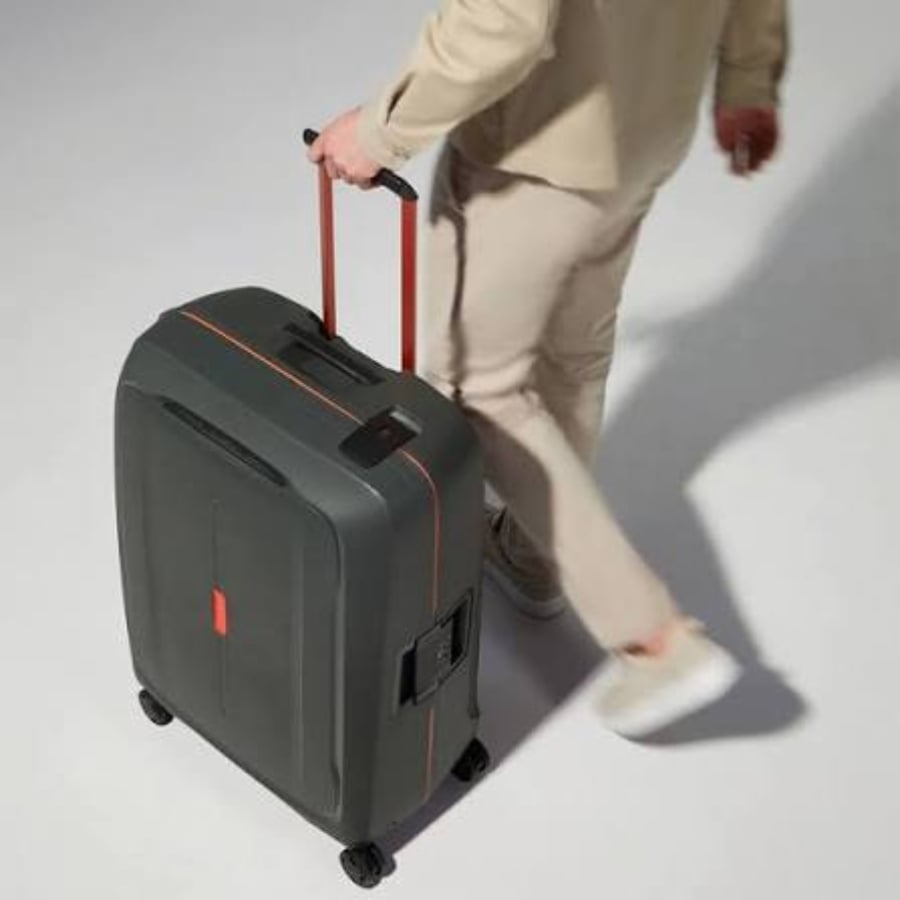 Vali Samsonite Essens size 28 Màu Đen Viền Cam– Người Bạn Đồng Hành Không Thể Thiếu Cho Mọi Chuyến Đi