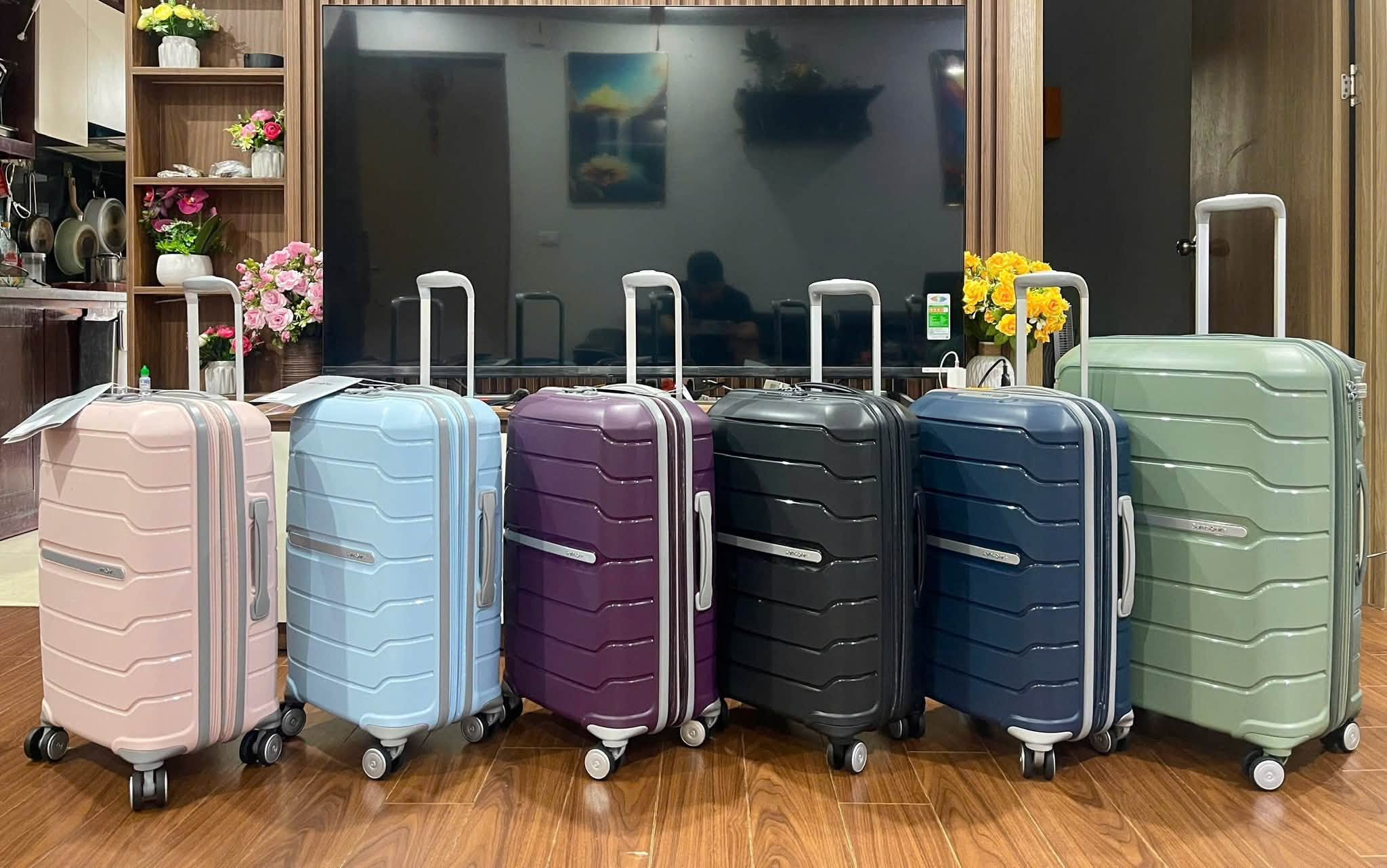 Vali Samsonite Freeform&nbsp;phù hợp với các bạn nữa duyên dáng và tông màu dịu nhẹ