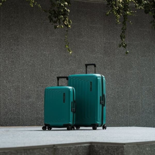 Samsonite Nuon sở hữu dung tích lớn, giúp bạn thoải mái đóng gói hành lý cho những chuyến đi dài.