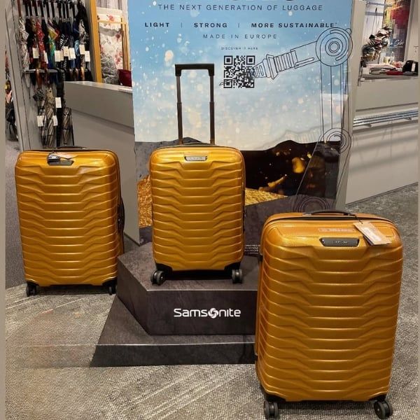 Vali Samsonite Proxis Màu vàng&nbsp;- Size 20/25/28&nbsp;thuộc dòng sản phẩm Roxkin Samsonite đảm bảo độ bền