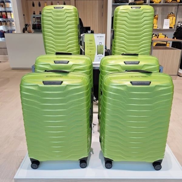 Vali Samsonite Proxis Màu Xanh chuối&nbsp;- Size 20/25/28&nbsp;thuộc dòng sản phẩm Roxkin Samsonite đảm bảo độ bền